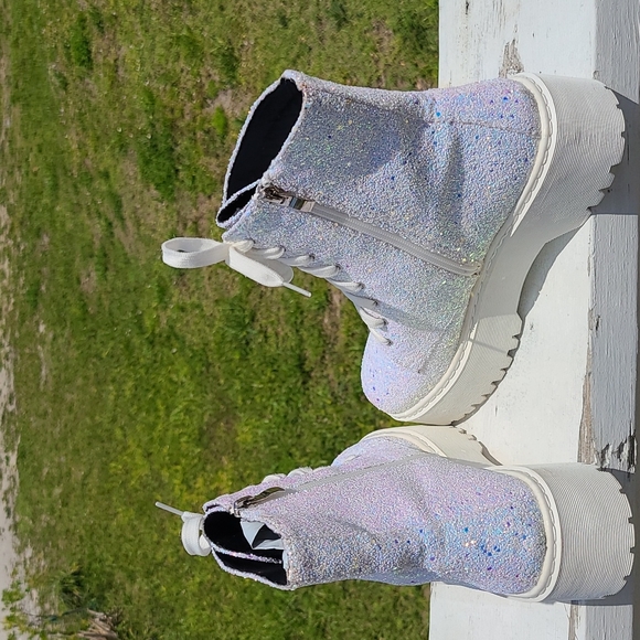 BOOTS BLINGY / SIZE 9, BUT MORE LIKE 8** - Picture 3 of 3